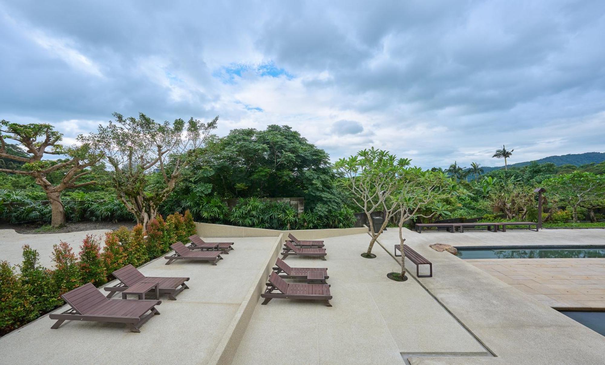 Hotel Royal Chiao Hsi Цзяоси Экстерьер фото The resort's swimming pool